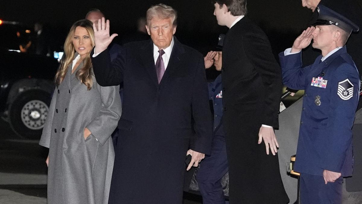 donald trump a ajuns la washington alaturi de melania si barron cand are loc investirea si cine e invitat