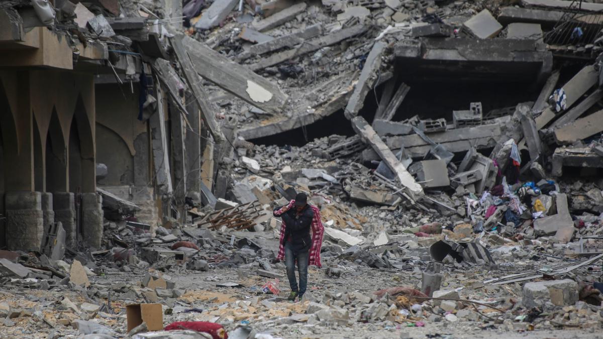 prima zi de armistitiu in gaza oamenii se intorc acasa dar gasesc doar mormane uriase de moloz unde sunt asta e casa mea