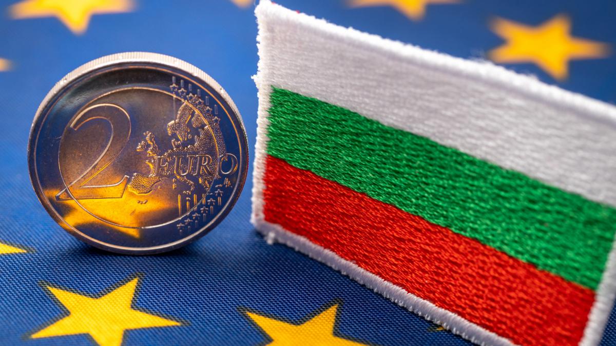 bulgaria va trece la moneda euro anul viitor tara indeplineste toate conditiile