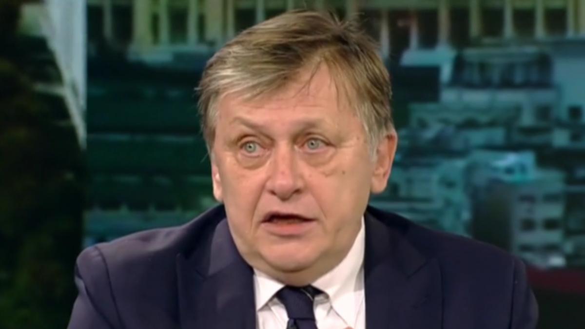 antonescu intrebat de usr despre misterul steagului nato de la cotroceni nu s portar fiti cu ochii si pe iohannis sa nu plece cu el