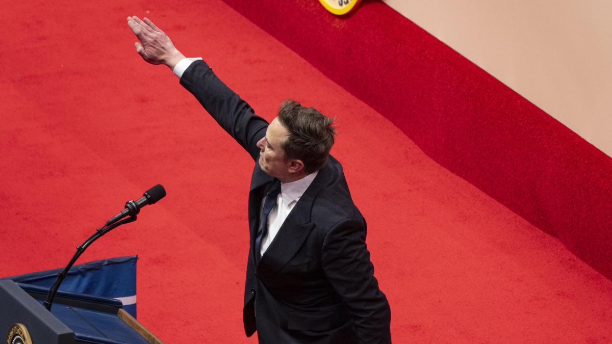 cum raspunde elon musk acuzatiilor despre salutul nazist pe care l a facut dupa investirea lui donald trump