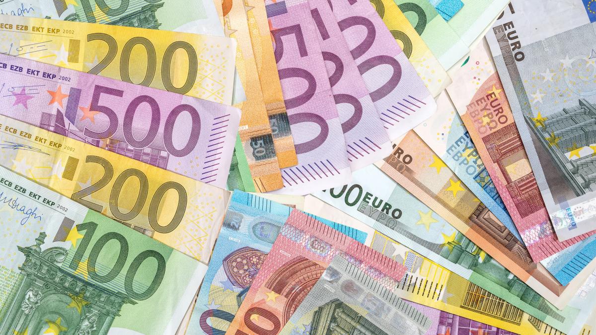 revoltator o institutie din romania a acordat bonus de pensionare de 100 000 de euro cine l a primit