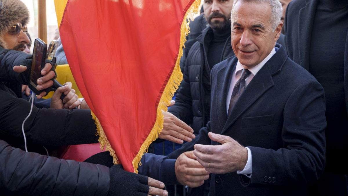 colonel r sri in jurul lui calin georgescu sunt fosti oameni din servicii care pot face anumite lucruri ar fi bine sa nu le faca