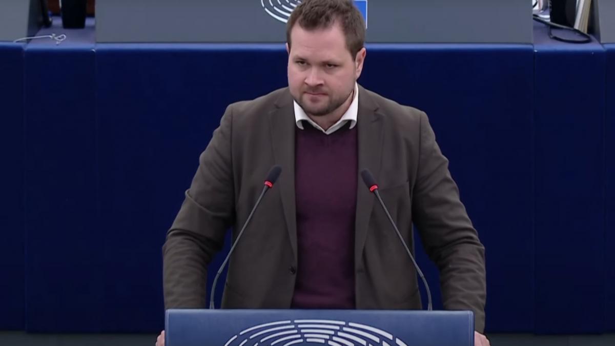 fuck off mesajul unui europarlamentar danez pentru donald trump un roman a intervenit