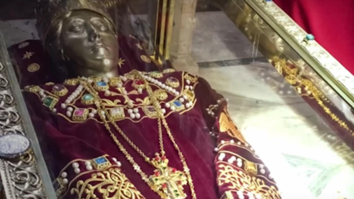 moastele sfintei imparatese elena vor fi aduse de la venetia la manastirea pantocrator pe 30 aprilie