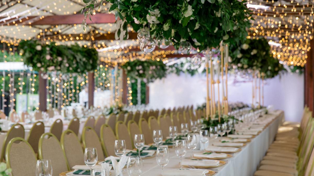 noutati si trenduri pentru nunti in 2025 ce se poarta si cat costa machiajul si coafura de mireasa cu 10 au crescut preturile