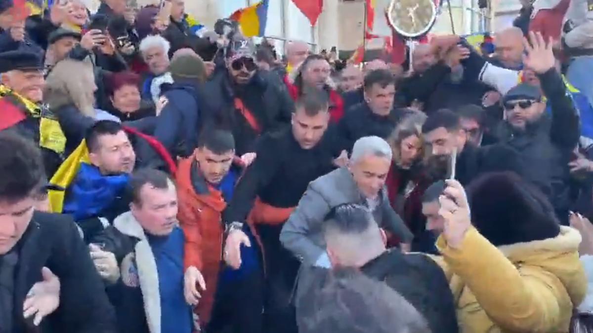 Călin Georgescu printre susținători