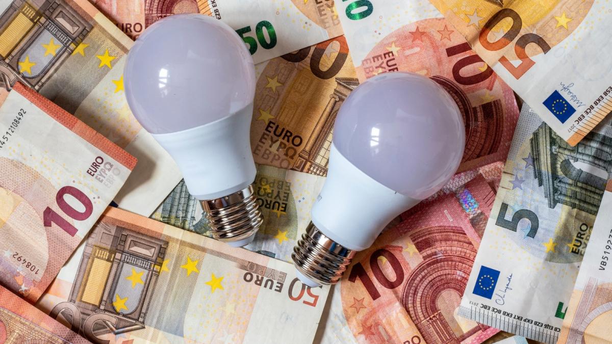 apce cere reformarea anre de la zero peste 60 din buget se duce pe salarii uriase platite din taxele consumatorilor