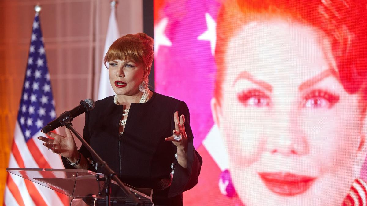 cine este georgette mosbacher favorita pentru postul de ambasador al sua la bucuresti a fost ambasador in polonia