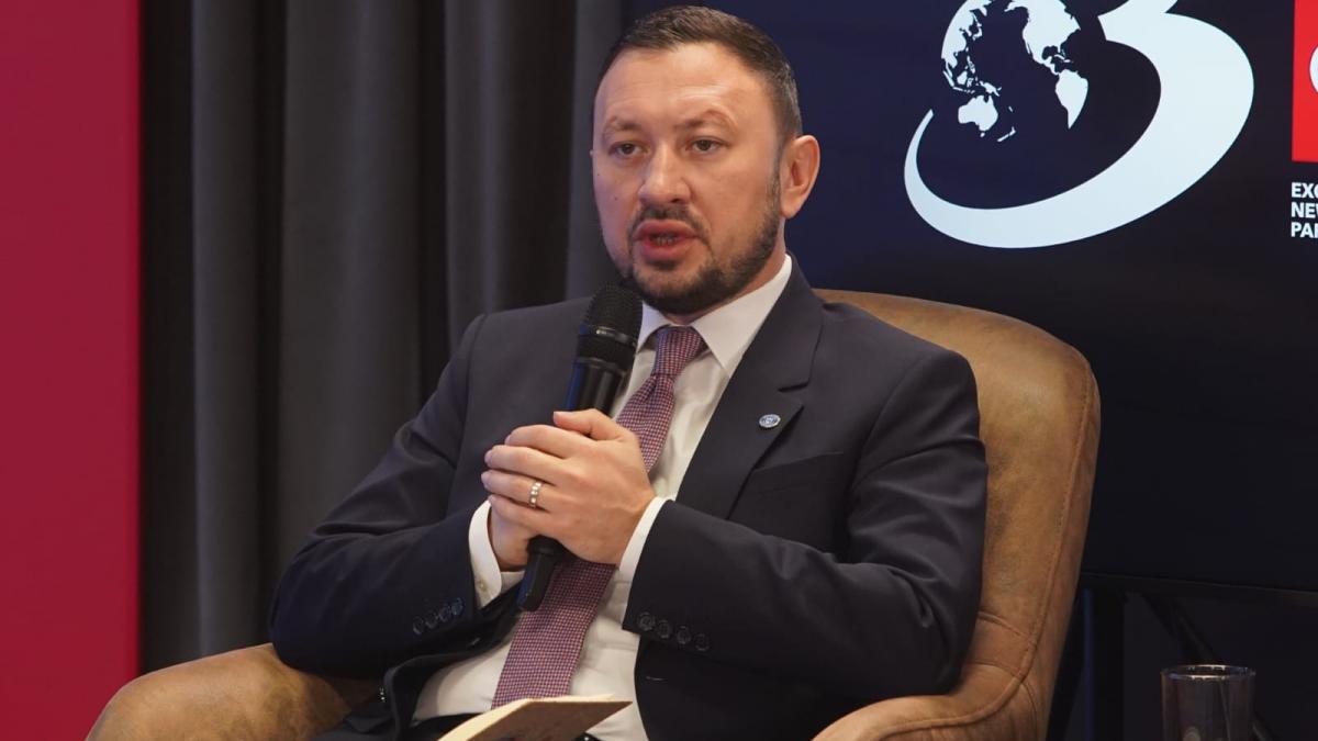 dupa bonusul de pensionare de 100 000 de euro ministrul fechet dezvaluie si salariul directorului romsilva aproape 9 000 de euro