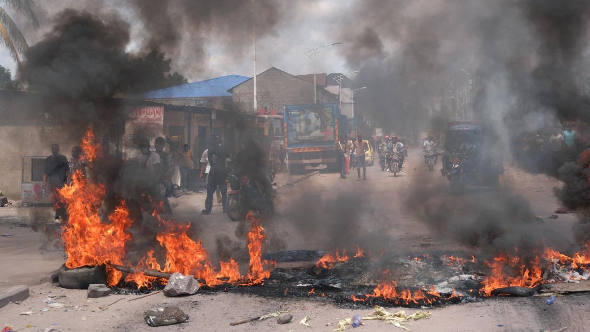 a inceput evacuarea mercenarilor romani blocati in congo luptele sunt tot mai violente strazile din goma sunt pline de cadavre