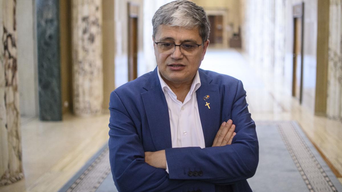 bolos nu crede ca e cazul sa facem un imprumut la fmi romania are suficiente angajamente cu comisia europeana