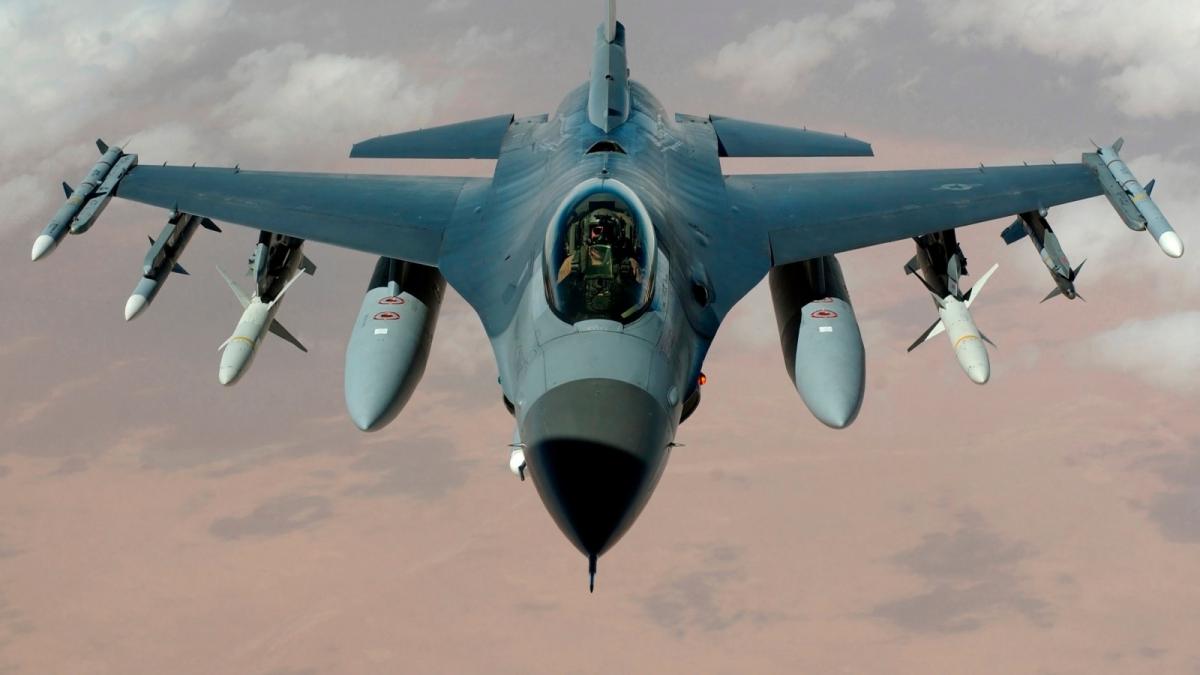 o aeronava f 16 fighting falcon trimisa de norvegia a aterizat la baza 71 din campia turzii anuntul mapn