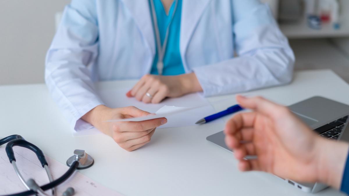 o doctorita din baia mare a fost condamnata la inchisoare dupa ce a furat datele pacientilor si a facut credite pe numele lor