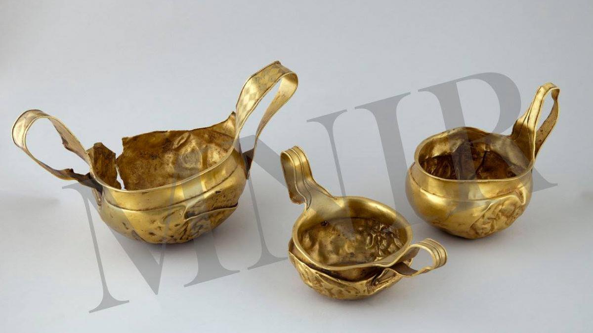 povestea incredibila a tezarului de la radeni vechi de 3 000 de ani a stat 10 ani pe holul unei scoli aurul a fost confundat cu alama