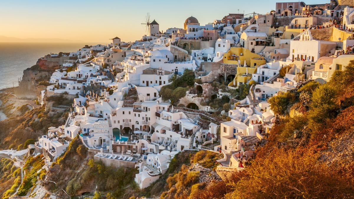 Alertă în Santorini, după un val de cutremure. Școlile s-au închis, oamenii trebuie să evite adunările numeroase