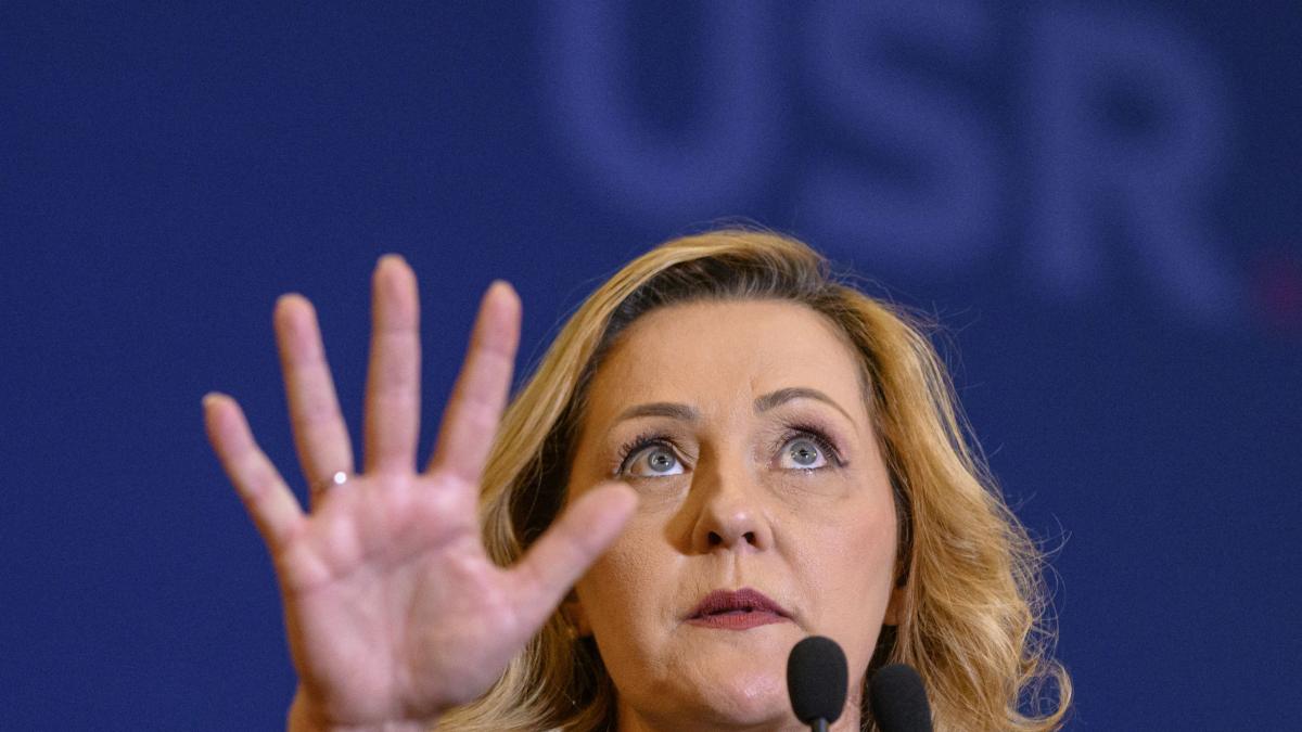 elena lasconi spune ca ar fi pertinent ca nicusor dan sa se retraga din cursa prezidentiala eu sunt pe acest culoar de anul trecut