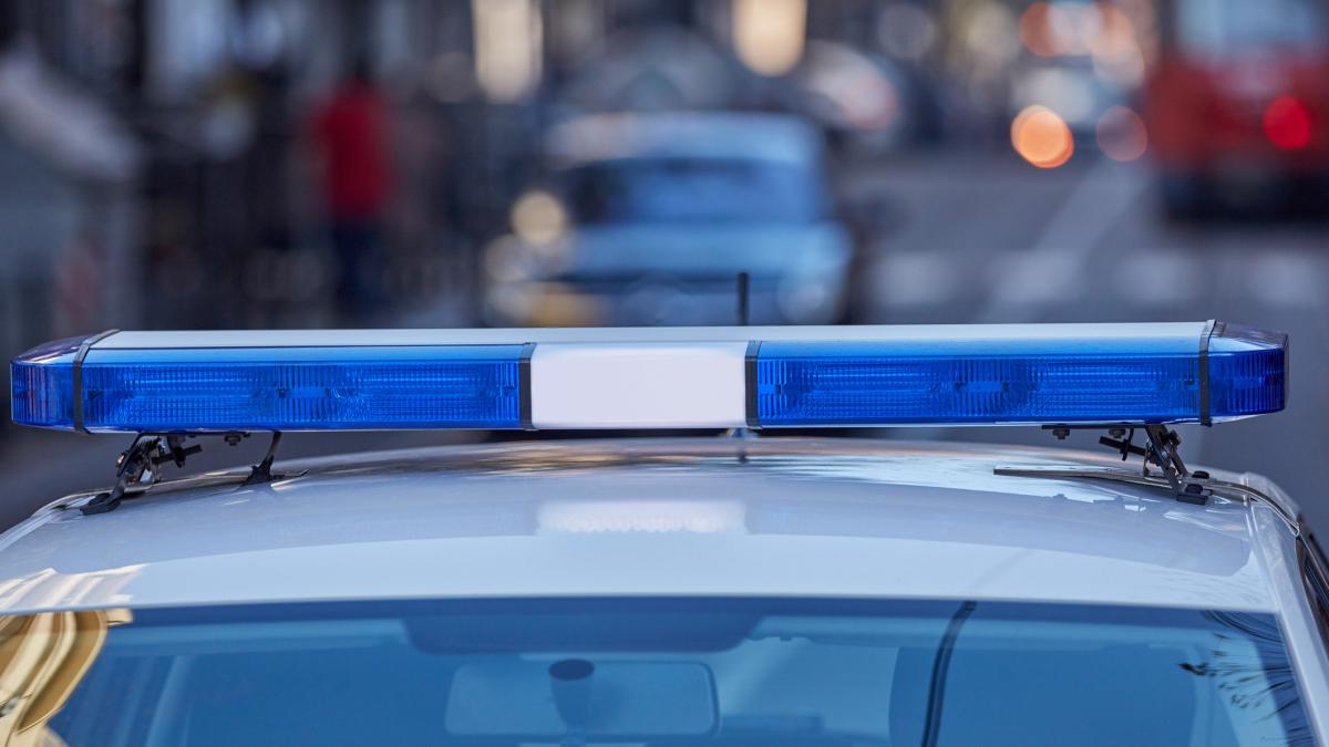 ghinion incredibil pentru niste hoti care s a intalnit cu patrula politie imediat dupa ce au furat o masina de lux