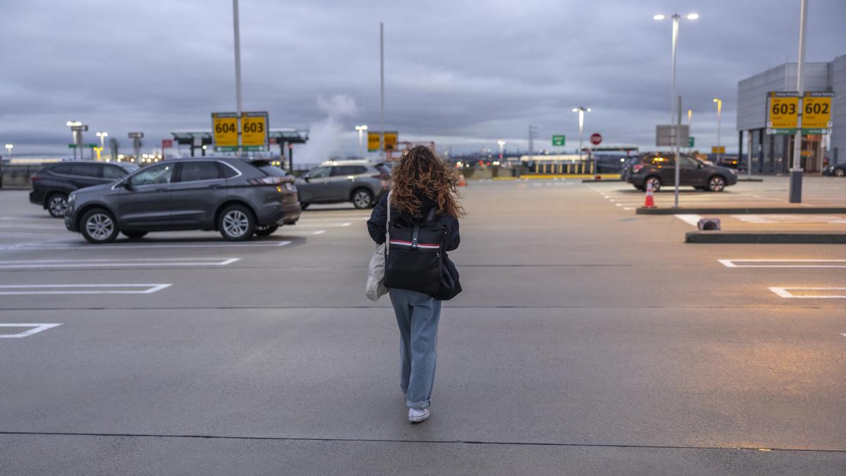 o masina abandonata timp de un an in parcarea unui aeroport din berlin a acumulat tarife de peste 200 000 de euro
