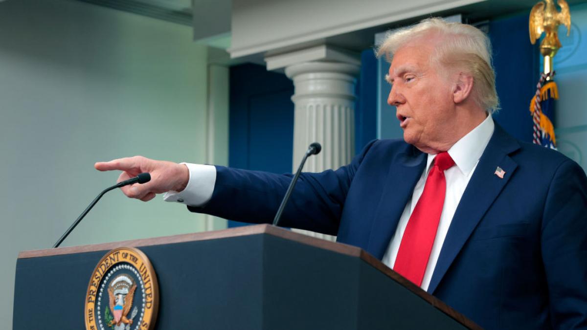 razboiul comercial inceput de donald trump loveste pietele bursele europene si cele asiatice scad cea mai afectata e industria auto