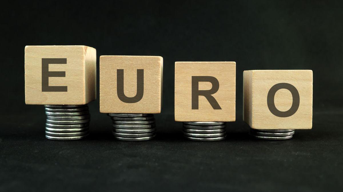 tarifele lui trump au dus euro la cea mai scazuta valoarea din ultimii doi ani dolarul creste puternic