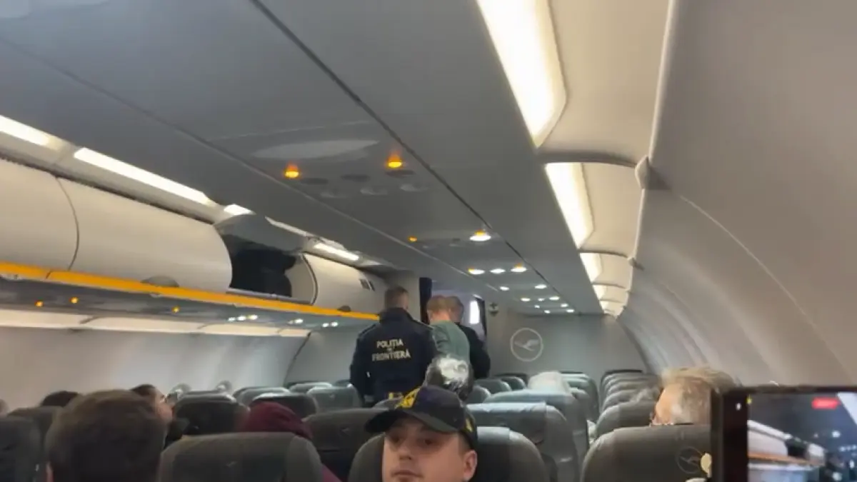 un avion care a decolat de pe otopeni a aterizat de urgenta dupa jumatate de ora din cauza comportamentului bizar al unui pasager