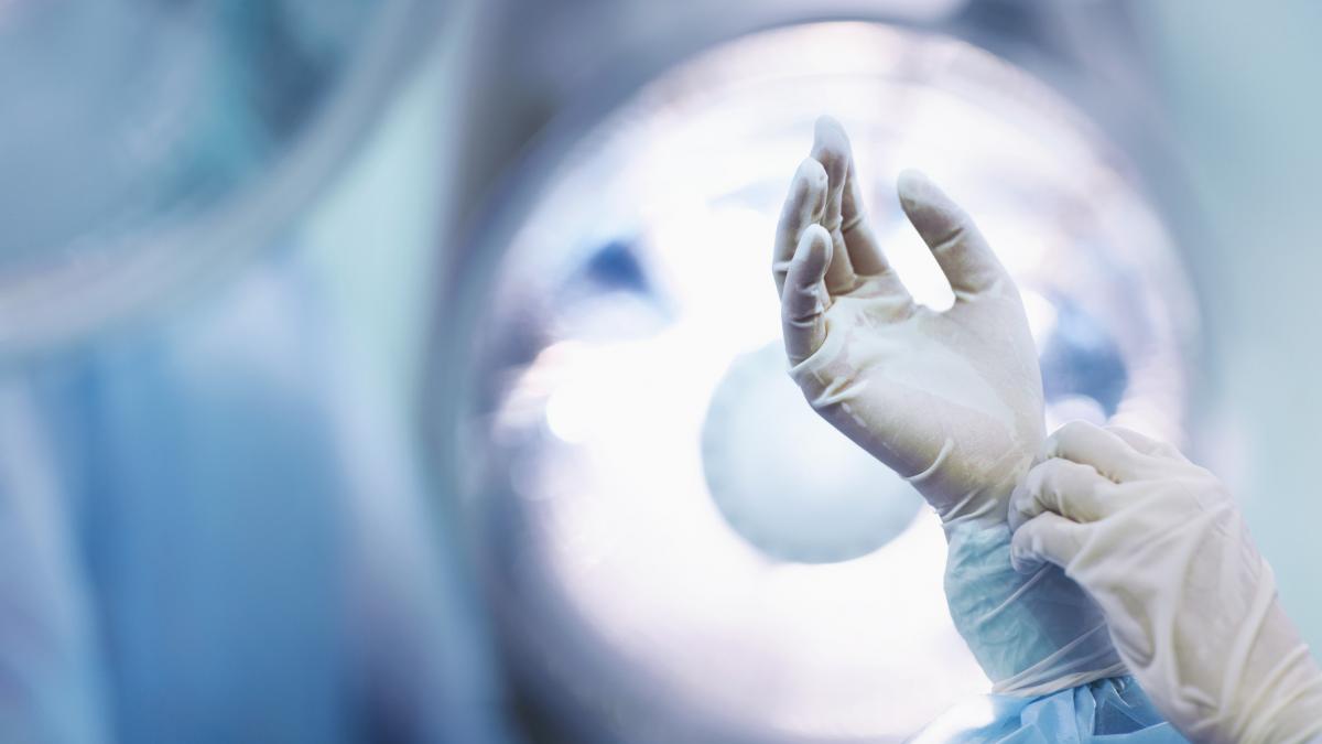 un nou proces socant va avea loc in franta un chirurg care ar fi agresat aproape 300 de copii anesteziati a fost trimis in judecata