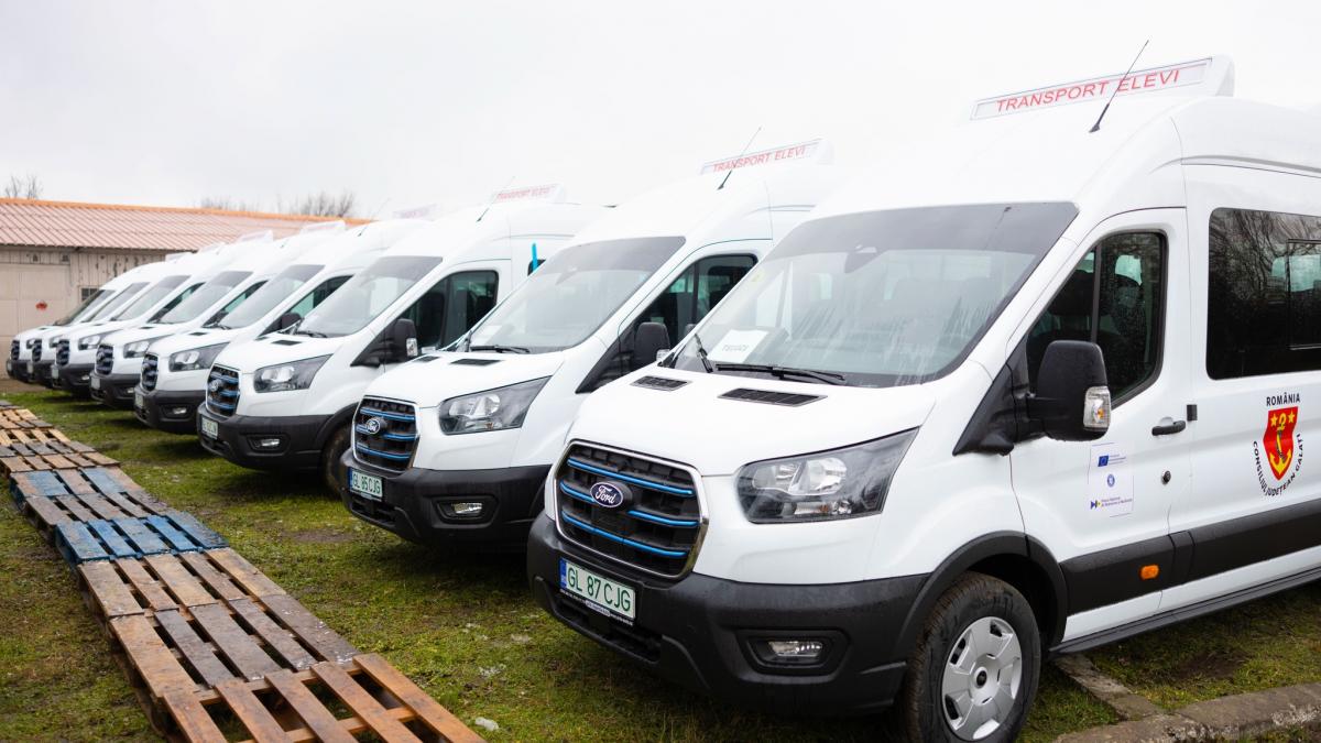 29 de microbuze electrice si hibrid au fost cumparate pentru elevii din judetul galati