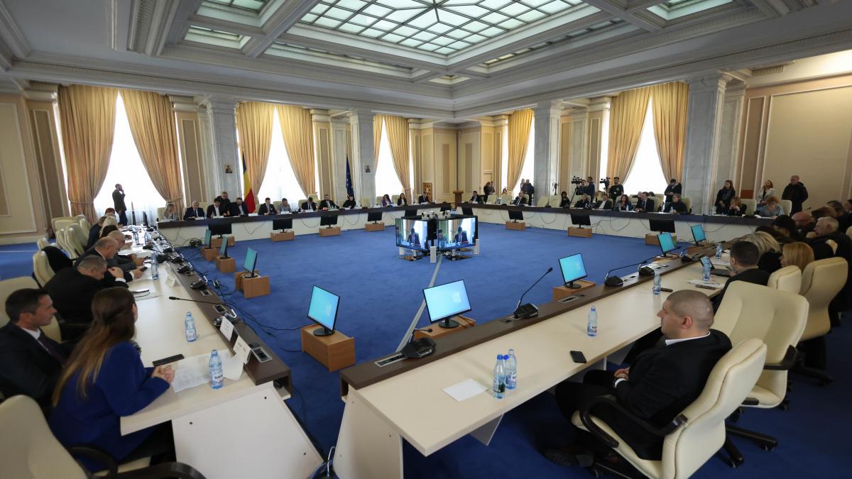 judecatorii ccr au cerut sa li se deconteze din bani publici pana si medicamentele solicitarea i a scos din sarite pe parlamentari