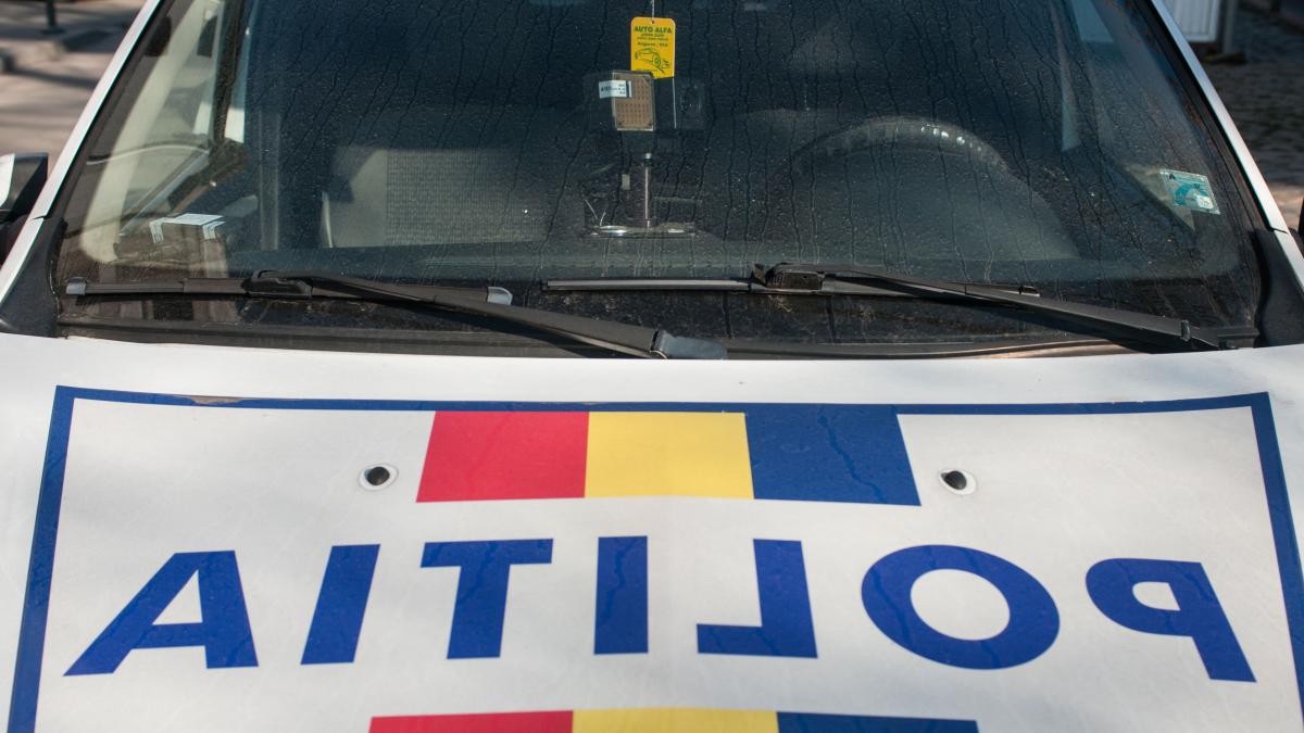 un sofer din giurgiu s a rasturnat cu masina in timp ce era urmarit de politisti ce au aflat agentii despre barbat