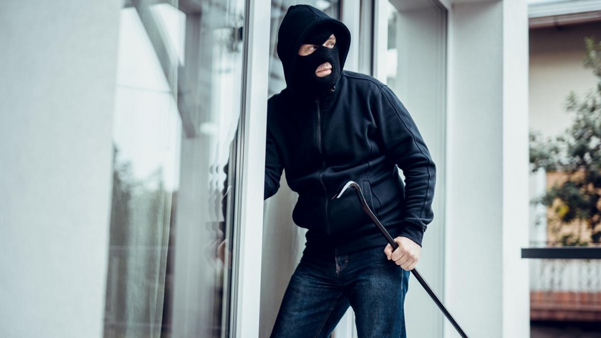 jaf ca in filme in harghita hotii au furat un seif cu peste 70 000 de euro