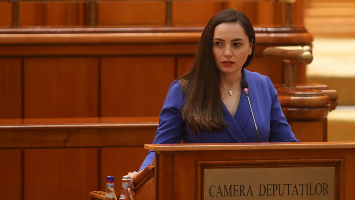 presedinta pot a provocat indignare in parlament dupa ce a amenintat in plen sa va luati bagajele si sa va mutati din tara