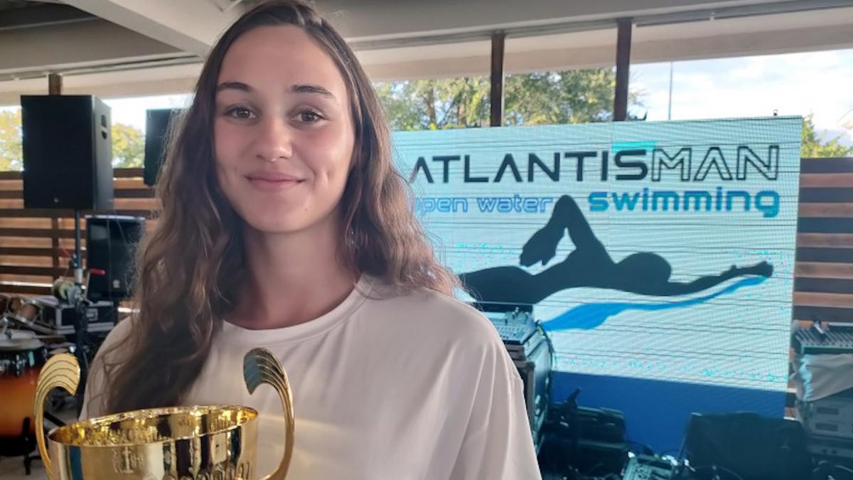 simona chiru tanara romanca medaliata la campionatul mondial de inot in ape inghetate