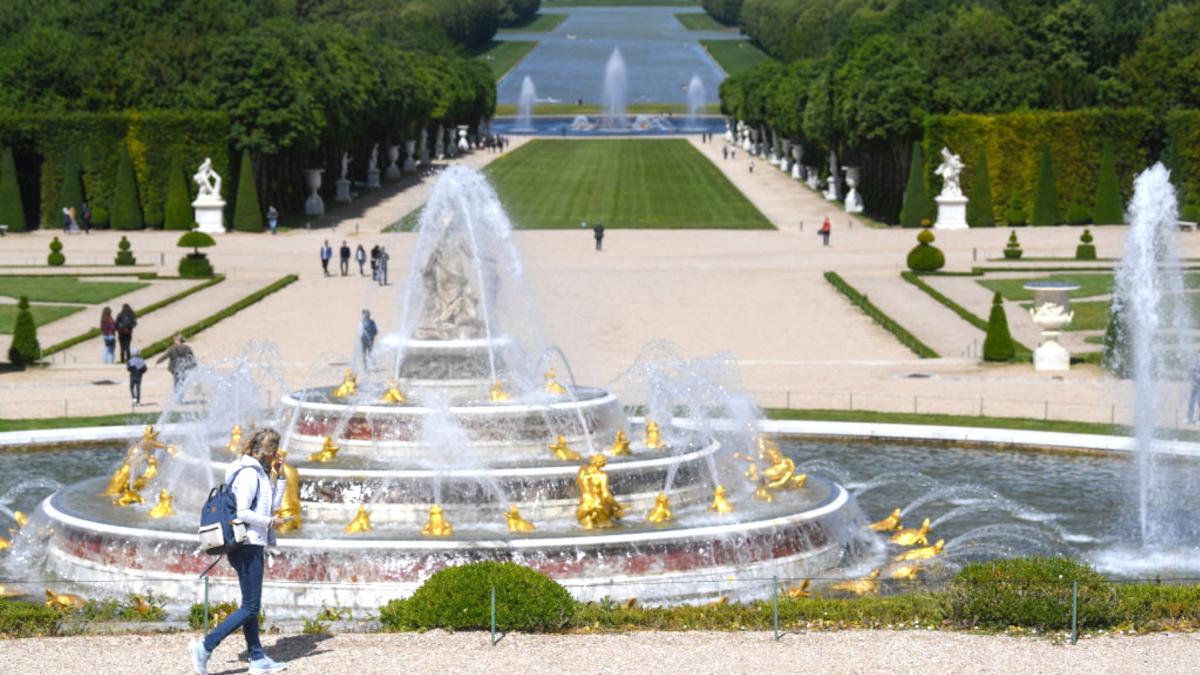 gradina palatul versailles franta turisti vizitatori