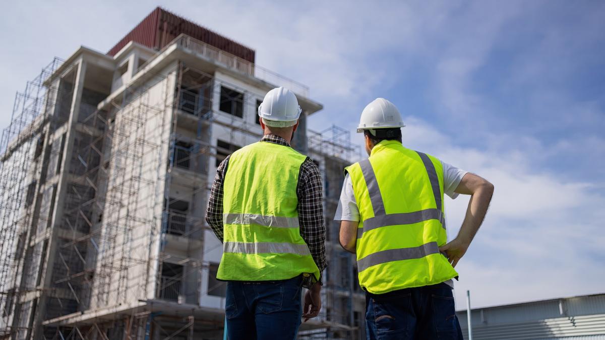 care sunt avantajele si riscurile cand cumperi un apartament in faza de proiect sau constructie