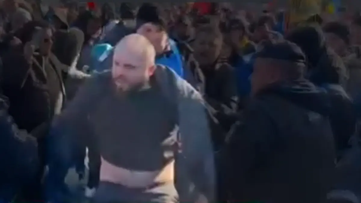 un agitator polonez cu arma alba a incercat sa genereze violente la protestul lui calin georgescu din fata guvernului