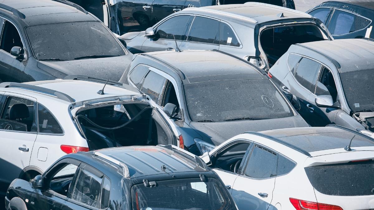 nivelul de trai al romanilor se vede si in trafic sute de mii de soferi conduc masini vechi nu mi as fi permis una noua