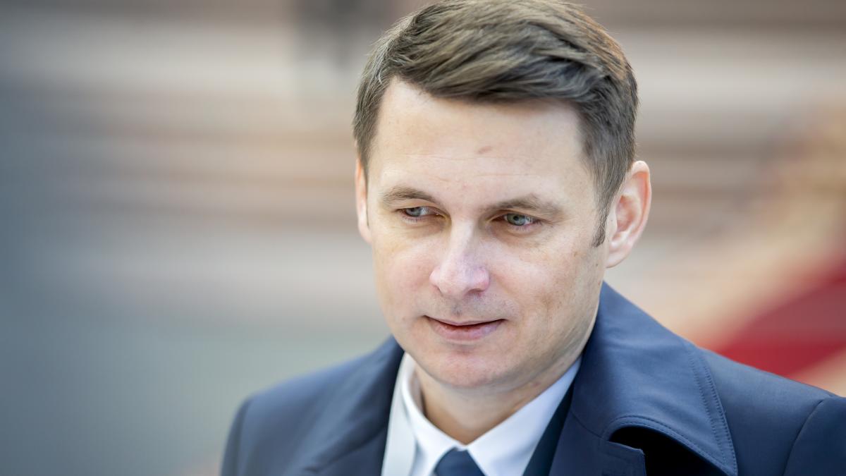 noul sef al senatului a spus ca nu renunta la concedierile anuntate de ilie bolojan continuam cu reformele