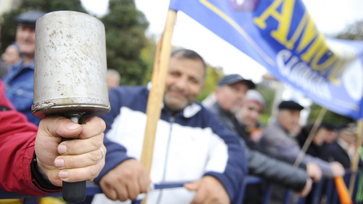 sindicatele din petrochimie au anuntat declansarea grevei la oil terminal sa nemultumirile privind ordonanta trenulet