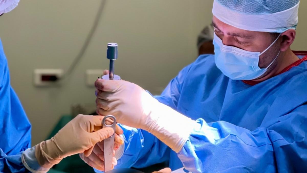 dr badarau se intoarce in tara cu tehnici revolutionare in implantarea protezei de genunchi