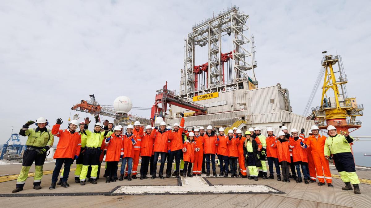 marcel ciolacu si sebastian burduja au vizitat platforma neptun deep o minune tehnologica cu o importanta economica si geostrategica