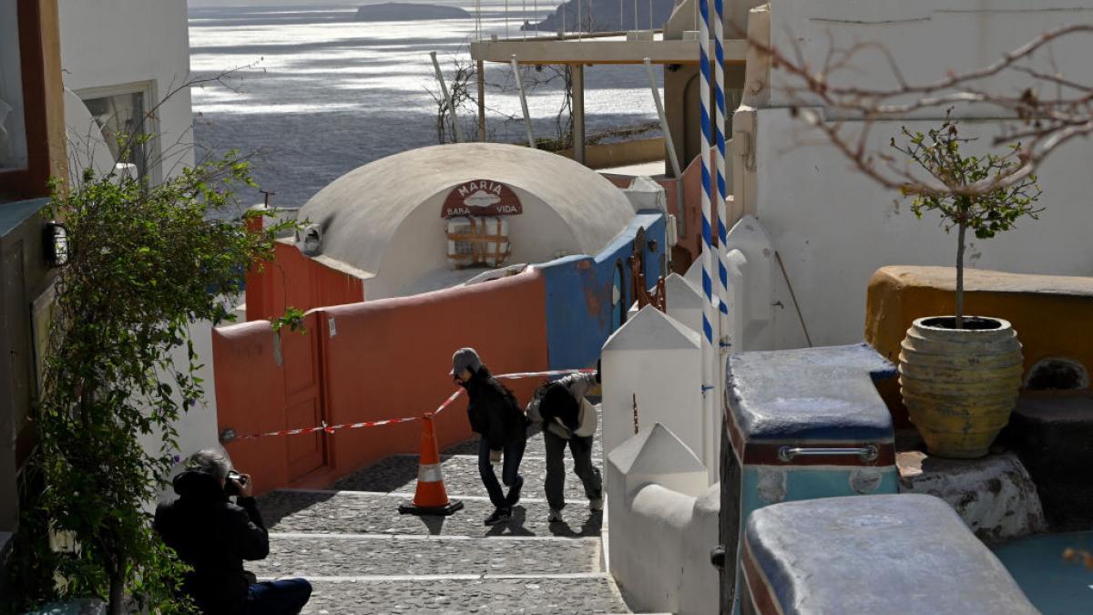 ce trebuie sa stii si ce sa faci daca ai rezervat o vacanta in santorini unde e stare de urgenta din cauza cutremurelor