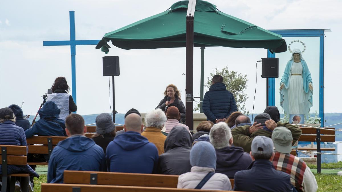 cine este femeia care s a autoproclamat clarvazatoare si l a determinat pe papa francisc sa schimbe regulile la vatican