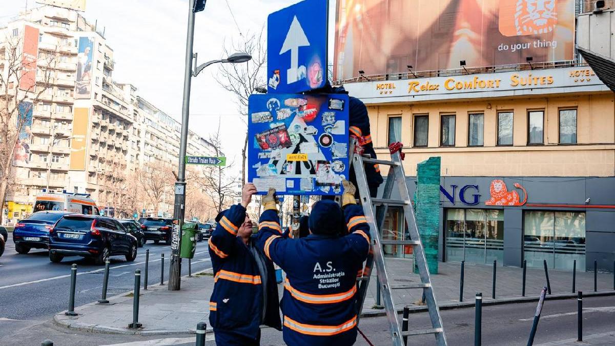 simboluri si mesaje legionare lipite pe mai multe indicatoare rutiere din capitala nicusor dan este un act ilegal
