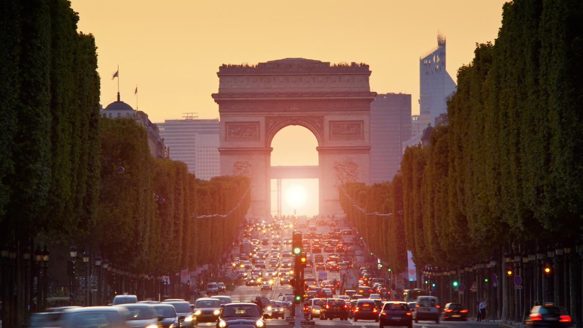 trecerea la masinile electrice s ar putea sa nu fie suficienta pentru reducerea poluarii ce a descoperit cel mai recent studiu