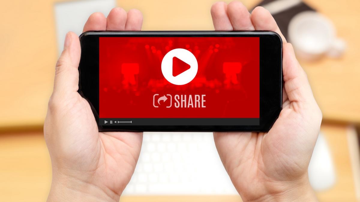 un american castiga bani din youtube fara sa apara in filmari ce inseamna faceless youtube channel si cat a durat pana a inceput