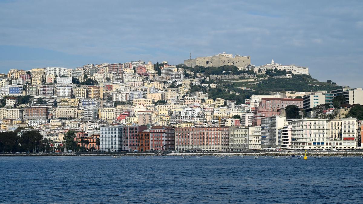 11 cutremure s au produs in 3 zile in napoli in zona celui mai puternic supervulcan activ din europa cel mai mare a fost luni
