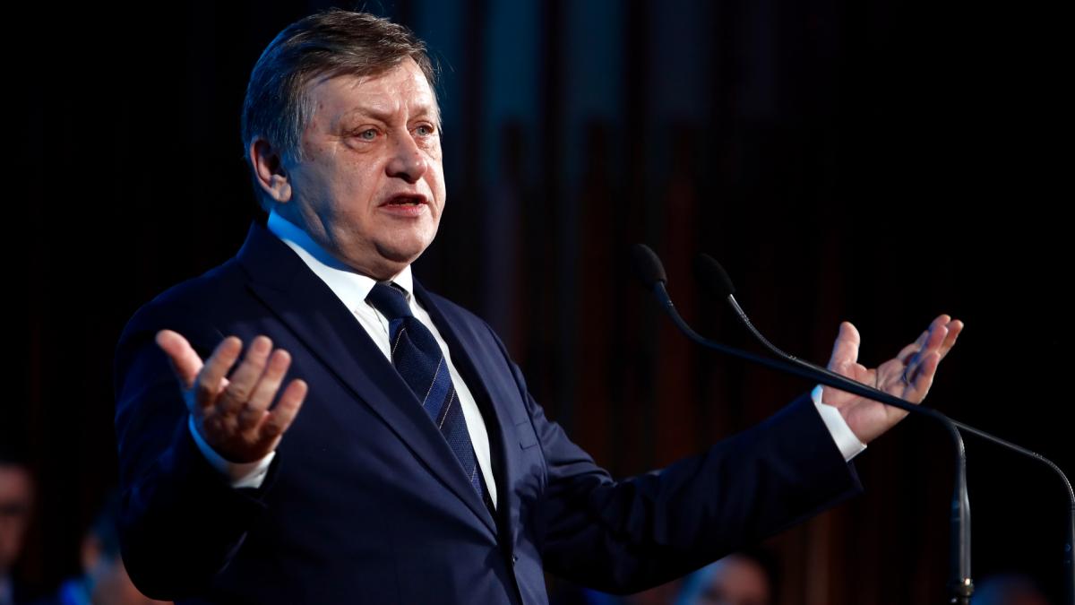 crin antonescu explica de ce a disparut in ultimii zece ani vreti sa stiti ce am facut momentul adevarului