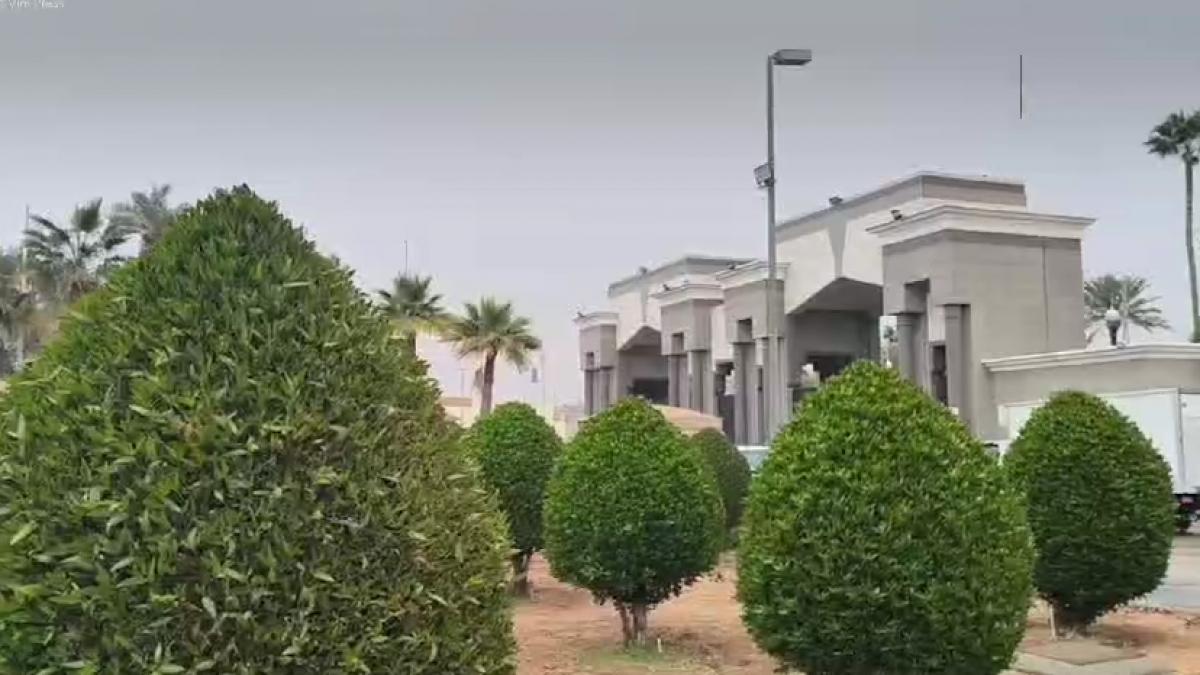 cum arata palatul din riad unde are loc intalnirea cruciala dintre delegatiile americana si rusa