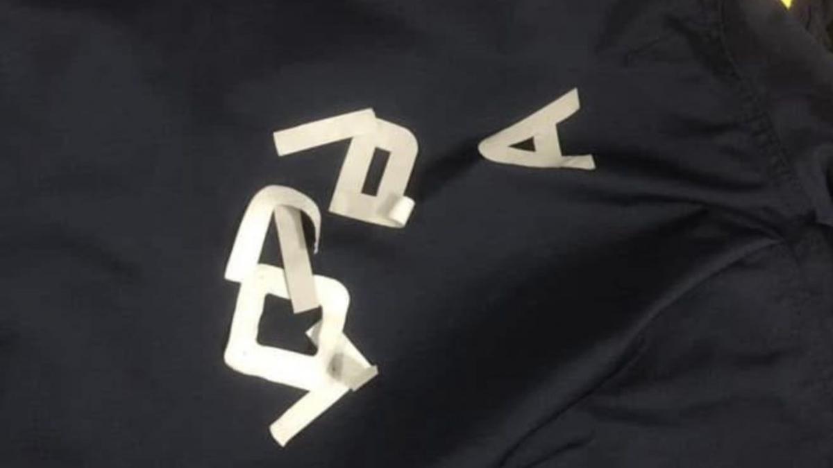 cum arata uniforma de 7 500 de lei a politistilor dupa spalare europol acuza nu indeplineste nici standardele hainelor contrafacute